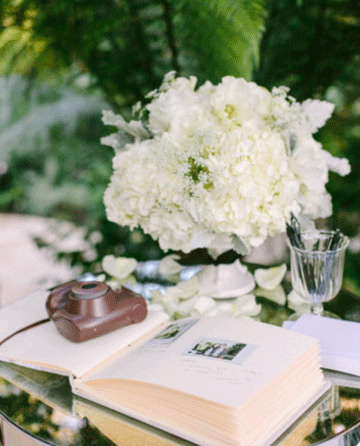 Wedding guest table idea - white flowers